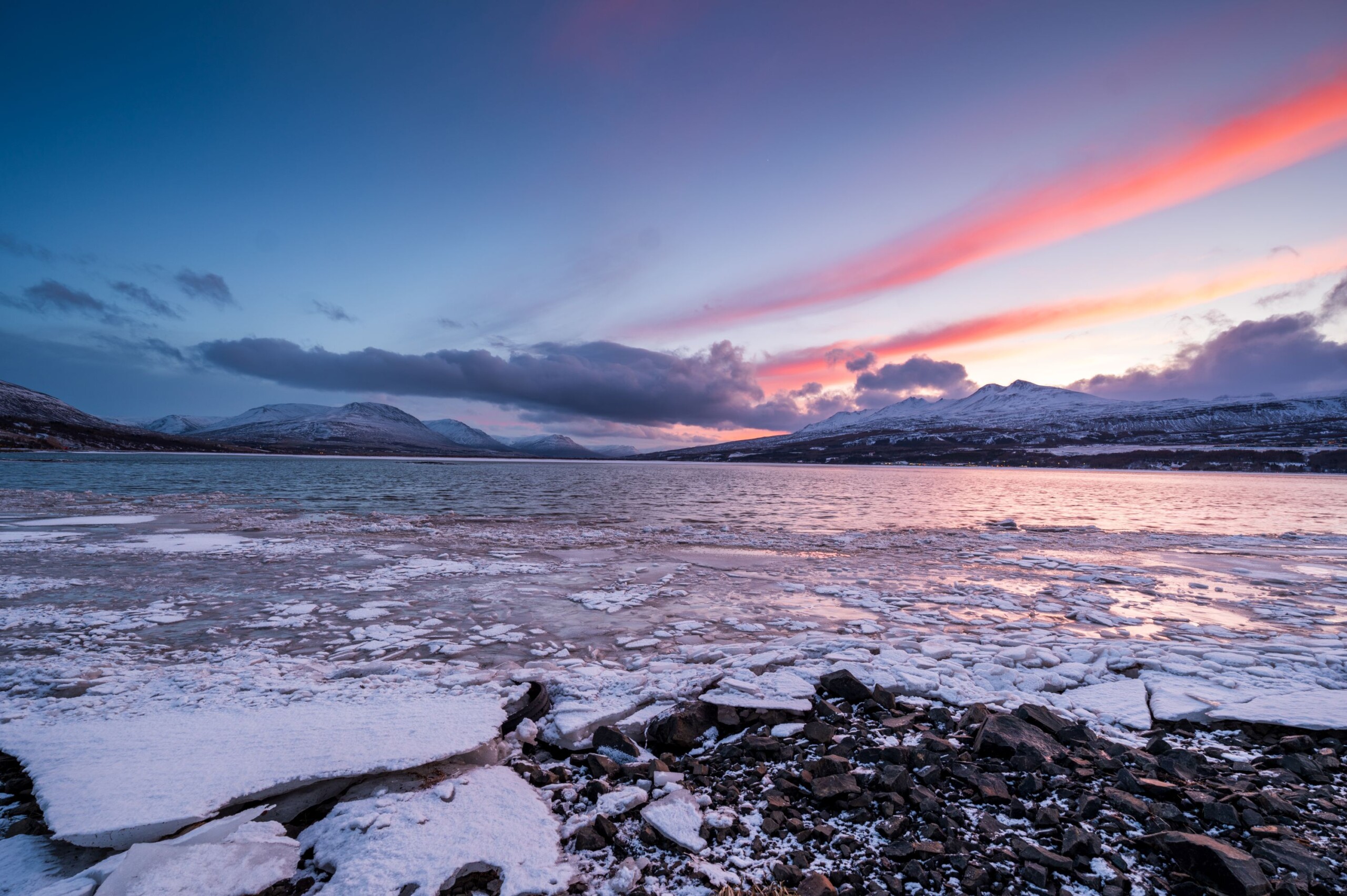 Sonnenaufgang im Eyjafjörður | Vincent Mivelaz, Kontiki-Scout